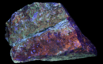 SC1297 – Miserite, Wollastonite, Fluorapatite from the North Wilson pit, Arkansas, USA